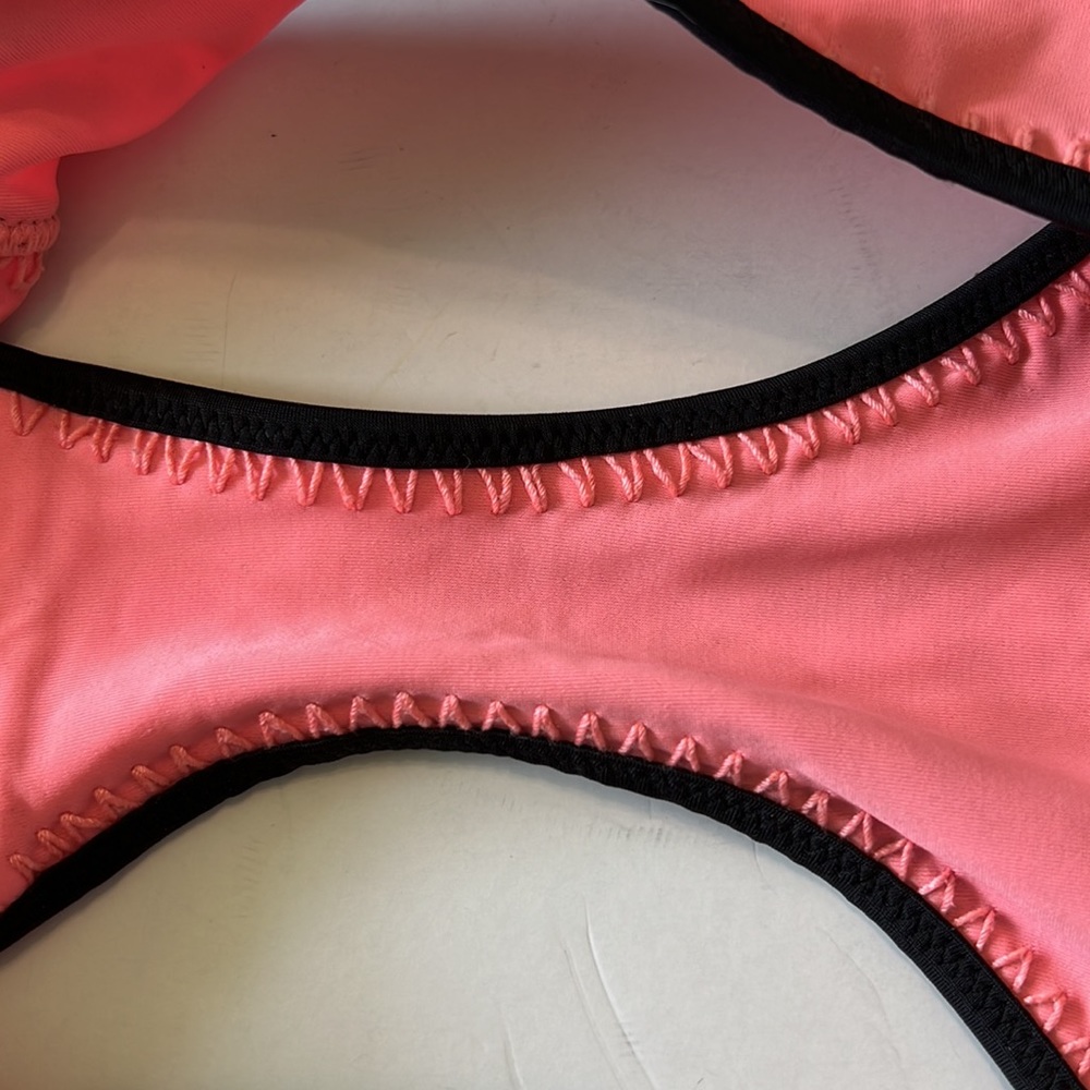 EUC Victoria’s Secret Bikini Bottoms - Picture 4 of 5